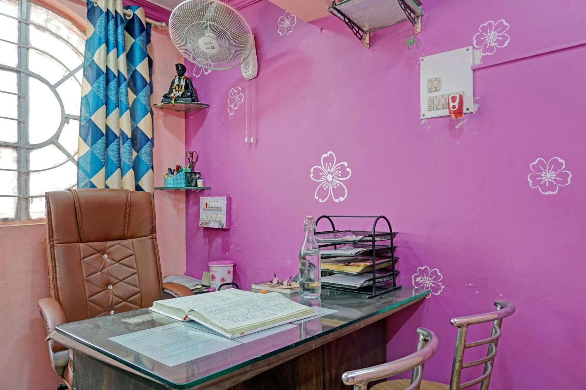 Spot On Hotel Prakash Residency, Near Hanuman Gym Ajmera Colony, Pimpri エクステリア 写真
